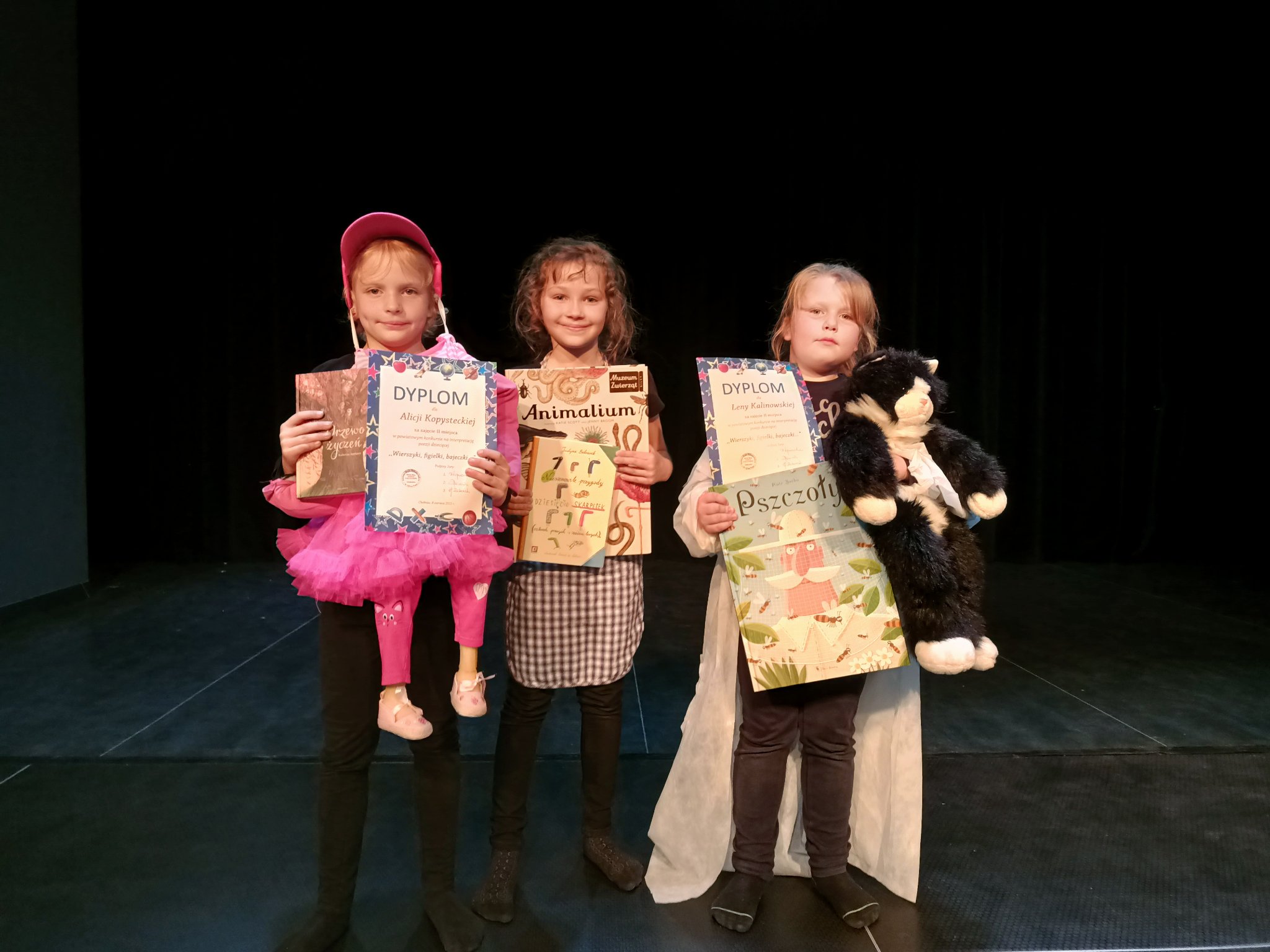 Sukces najmłodszych w finale powiatowego konkursu na interpretację poezji dziecięcej
