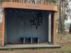 przystanki autobusowe przed czyszczeniem i po