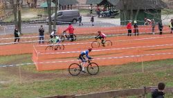 Dzieci i młodzież na rowerach przełajowych, wyścigi