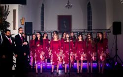 Soliści, zespoły śpiewają w kościele
