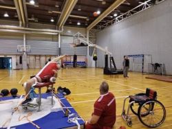 Parasportowcy trenują pchnięcie kulą