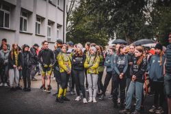 kolarze odbierają nagrody i dyplomy