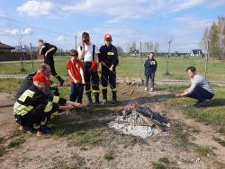 Młodzi zapobiegają pożarom OSP KSRG Szembekowo 04 2022 14