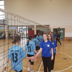 Gminne zawody w piłce siatkowej dziewcząt klas 7 - 8