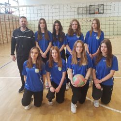 Gminne zawody w piłce siatkowej dziewcząt klas 7 - 8
