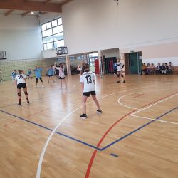 Gminne zawody w piłce siatkowej dziewcząt klas 7 - 8