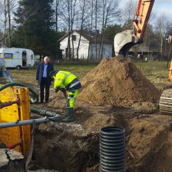 wizyta Wójta gminy Obrowo na ulicy Słonecznej w Osieku nad Wisłą