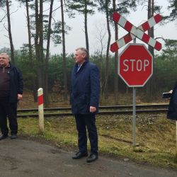 od lewej Przewodniczący Rady Gminy Roman Skórski, Wójt gminy Andrzej Wieczyński, Dyrektor Wydziału Projektów Europejskich,...