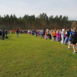 Mistrzowie i wicemistrzynie powiatu w biegach przełajowych