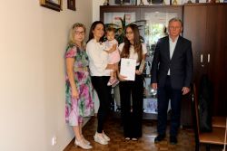 Kornelia, Wiktoria i Janek z Akademii Zdolnych w odwiedzinach u wójta
