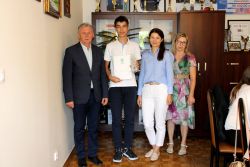 Kornelia, Wiktoria i Janek z Akademii Zdolnych w odwiedzinach u wójta