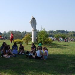 Szkolne zajęcia plenerowe nad Wisłą