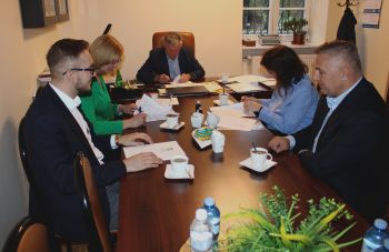 Podpisanie umowy z wykonawcą na realizację inwestycji pn. „Przebudowa dróg lokalnych na terenie Gminy Obrowo”