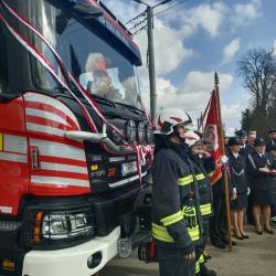 Uroczyste przekazanie i poświęcenie wozu strażackiego OSP Osiek nad Wisłą