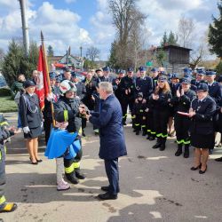 Uroczyste przekazanie i poświęcenie wozu strażackiego OSP Osiek nad Wisłą