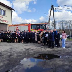 Uroczyste przekazanie i poświęcenie wozu strażackiego OSP Osiek nad Wisłą