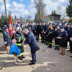 Uroczyste przekazanie i poświęcenie wozu strażackiego OSP Osiek nad Wisłą