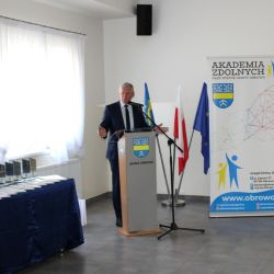 Wręczenie nagród na IV gali Akademii Zdolnych Wójta Gminy Obrowo