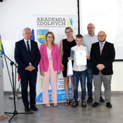 Wręczenie nagród na IV gali Akademii Zdolnych Wójta Gminy Obrowo