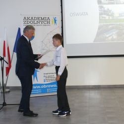 Wręczenie nagród na IV gali Akademii Zdolnych Wójta Gminy Obrowo