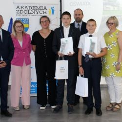 Wręczenie nagród na IV gali Akademii Zdolnych Wójta Gminy Obrowo