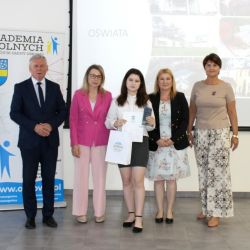 Wręczenie nagród na IV gali Akademii Zdolnych Wójta Gminy Obrowo