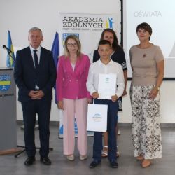 Wręczenie nagród na IV gali Akademii Zdolnych Wójta Gminy Obrowo