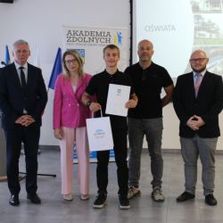 Wręczenie nagród na IV gali Akademii Zdolnych Wójta Gminy Obrowo