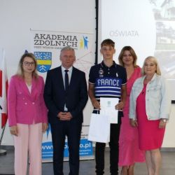 Wręczenie nagród na IV gali Akademii Zdolnych Wójta Gminy Obrowo
