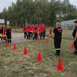 Ćwiczenia i nocowanka młodych strażaków