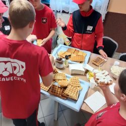 Ćwiczenia i nocowanka młodych strażaków