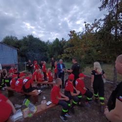 Ćwiczenia i nocowanka młodych strażaków