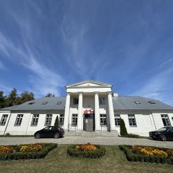 Budynek Urzędu Gminy w Obrowie