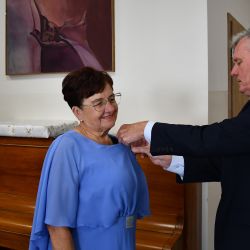 Wręczenie medali za długoletnie pożycie małżeńskie Państwa Dąbrowskich