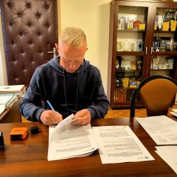 Podpisanie umów na realizację zadań sportowych