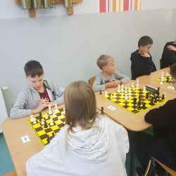 Gminny turniej szachowy uczniów klas 7-8 oraz klas 6 i młodszych
