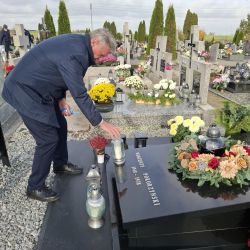 Wójt Gminy Obrowo odwiedza groby samorządowców, księży, społeczników