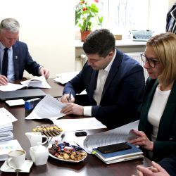 Podpisanie umowy na budowę nowoczesnego kompleksu przedszkolno - żłobkowego w Obrowie