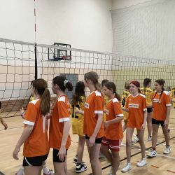 4-rki piłki siatkowej dziewcząt i chłopców klas 6 i młodszych gminy Obrowo