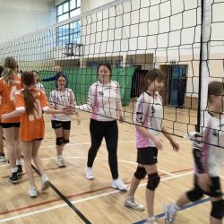 4-rki piłki siatkowej dziewcząt i chłopców klas 6 i młodszych gminy Obrowo