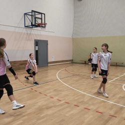 4-rki piłki siatkowej dziewcząt i chłopców klas 6 i młodszych gminy Obrowo
