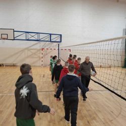 4-rki piłki siatkowej dziewcząt i chłopców klas 6 i młodszych gminy Obrowo