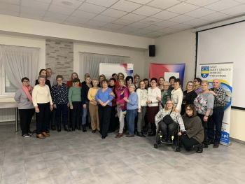 Uczestnicy spotkania pod patronatem Marszałka Województwa Kujawsko-Pomorskiego w Świetlicy Wiejskiej w Obrowie