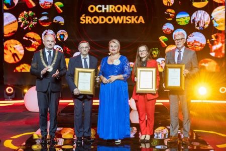 Laureaci Nagród Marszałka w kategorii „Ochrona środowiska naturalnego” fot. Szymon Zdziebło tarantoga.pl dla UMWKP
