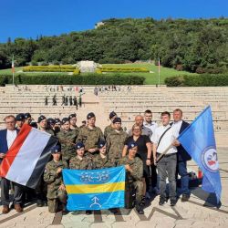 Uczniowie na Monte Cassino