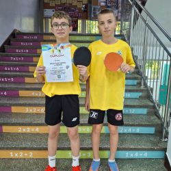 Drużynowy tenis stołowy dziewcząt i chłopców