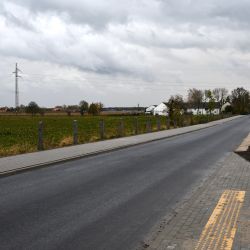 Nowy chodnik i jezdnia przy ulicy Długiej