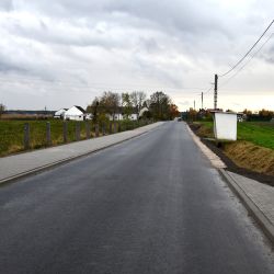 Nowy chodnik i jezdnia przy ulicy Długiej