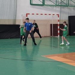 Halowa piłka nożna dziewcząt i chłopców klas 5-6