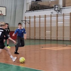 Halowa piłka nożna dziewcząt i chłopców klas 5-6